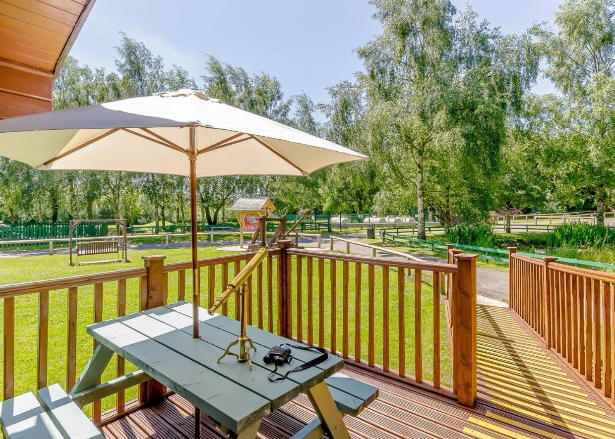 Sherwood Castle Holiday Forest Hotel Edwinstowe Ngoại thất bức ảnh